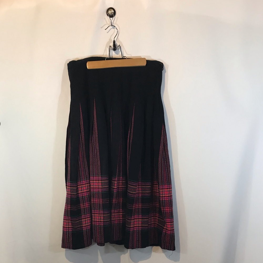 Pendleton wool plaid drop waist pleated skirt black and fuchsia